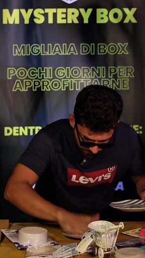 🎁 Mystery Box in Basilicata: verità o “truffa”?La prima edizione ha fatto parlare:❌ Qualcuno ha gridato”bella fregatura” perché ha trovato prodotti “di poco valore”.✅ Ma basta scansionare con Google Lens per scoprire che avevano un prezzo reale, spesso sottovalutato.All’interno di ogni box c’erano:🔹 5/10 prodotti🔹 Prezzi dai 1€ ai 10€ e oltre🔹 Sorpresa e divertimento garantiti 🎉👉 La Mystery Box non è solo un pacco: è un’esperienza, un gioco, un momento di unboxing collettivo.💥 Ti aspettia