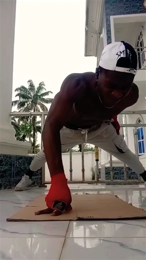 3 fingers one arm Pushups#calisthenicsworkout #fitnessworkout #workoutideas #workoutvideos