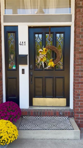 You’ve seen the teasers, now it’s LIVE and time for the full reveal! This Arthur home nails that mix of character and comfort with updates you’ll love ✨ 🏡 Open Houses this Week: Thursday 4pm–6pm Saturday 10am–12pm Sunday 2pm–4pm Don’t wait, this one is special! Comment or message us for the full virtual tour! *I am a licensed Realtor with Keller Williams the Real Estate Center of Illinois | Link Real Estate Team at Keller Williams Realty TREC