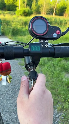Explore the Digital Bicycle Speedometer Features