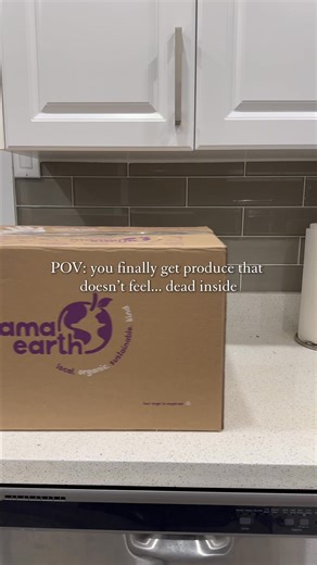 Why do thousands of Ontarians love Mama Earth's produce boxes? 🧑‍🌾Local-First: Produce that prioritizes small, local farmers. 😌 Transparent Food Chain: Know exactly where your food comes from. 🥦Hyper-Fresh: Curated with the most seasonal picks & tons of heirloom varieties to discover. 🥚Free Eggs for a Year: Use code FREEBIE to get free farm-fresh eggs weekly for a whole year. Build your produce box and start livin' la vida local! | Mama Earth Organics