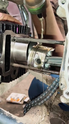 how to Splendor cylinder kit in piston fitting!and ring piston genuine! Hero genuine