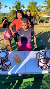 30K views · 267 reactions | Desafio da garrafa acerte a garrfa e ganha balo⚽拾 #bricadeiras #DESAFIO #desafiotiktok #jogo #brincadeiras #flourpower #strategy #prek #brainteaser #upcomingevents #superbowl #librarycard #footballrankings | desafios Super Equipe | Facebook