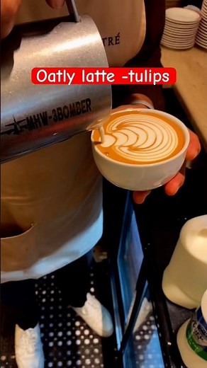 How to make tulips latte art by oatly milk #tutorial #oatmilklatte #tutorial #latteart