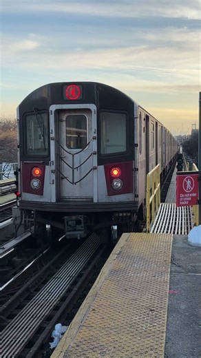 Manhattan bound 4 train leaving Kingsbridge station. Bronx, NY 2/4/26