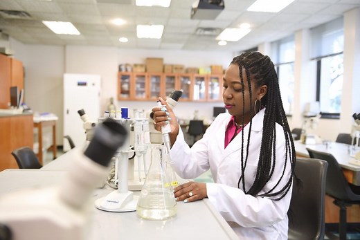 Bachelor’s Degree in Biology - Biology Major Programs in NY | Adelphi