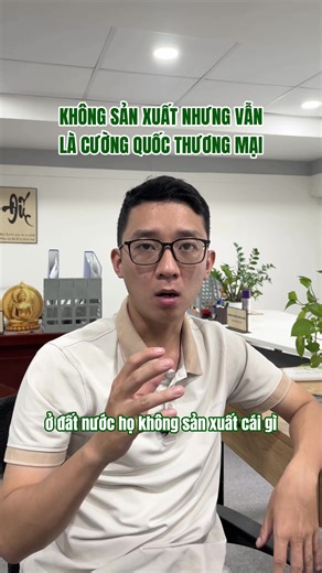 Không sản xuất nhiều, nhưng vẫn là cường quốc xuất khẩu – vì sao? 👉 Hồng Kông gần như không có nhiều nhà máy sản xuất, nhưng lại là một trong những trung tâm thương mại và xuất khẩu lớn của thế giới. 📦 Bí quyết nằm ở thương mại: • Họ mua hàng từ quốc gia này • Sau đó bán lại cho khách hàng ở quốc gia khác • Kiếm lợi nhuận từ kết nối thị trường và dòng hàng hóa #dnaexport #timkhachxuatkhau #xuatnhapkhau