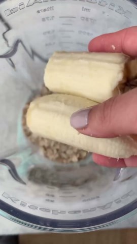 Rena | Healthy Fitness Meals on Instagram: "I will never ever get sick of making baked oats 🥰 and there are a million ways to make it too. Swap the chocolate chips with berries if you like. Comment the word “oats” below and I will send you the recipe to your DM https://healthyfitnessmeals.com/chocolate-chip-baked-oats/"