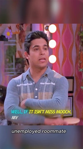 Man jumps over the barricade to run to Ariana Grande at the yellow carpet of the “Wicked: For Good” premiere in Singapore. We are so relieved she’s alright! #arianagrande #wickedforgood #wheninmanila