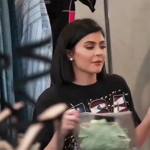 Kardashian-Jenner Style Tips and Body Confidence