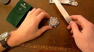 How to change the bezel insert on your Rolex Submariner