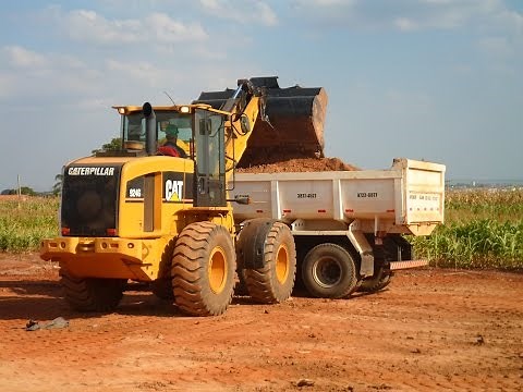 Operando Pa Carregadeira