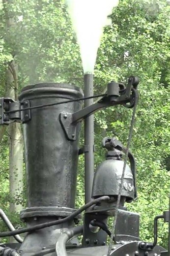 Parní lokomotiva odfukuje tlak #train