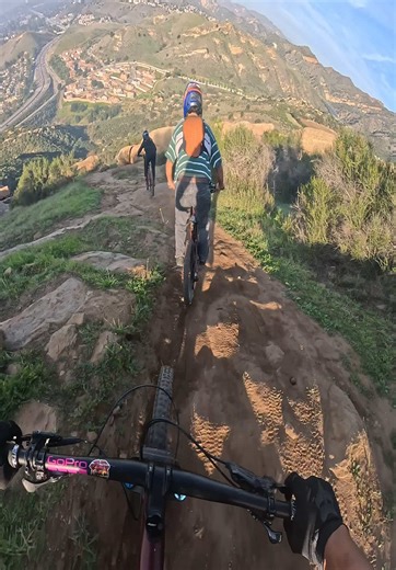 Con los turbo primos #mtbtrail #descenso_mtb #california #parati #loco