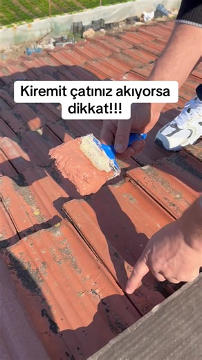 PROZEK ZIRH KİREMİT TAMİR MALZEMESİ • 2 renk: Kırmızı ve kırık beyaz • Çatlamaz, kırılmaz, çok esnektir • Fırtına ve rüzgârdan etkilenmez • UV ve güneş dayanımı çok yüksektir • Uygulaması çok kolay, kendiniz yapabilirsiniz ✔ Su sızıntılarını keser ✔ Çatlak, beton, ahşap, demir, trapez saç, sandviç panel birleşimleri ve çatlaklarda güvenle kullanabilirsiniz Çatının ömrünü uzatır, bakım maliyetini düşürür. 🛒 Sipariş: Trendyol ve Hepsiburada’da “Prozek Zırh kiremit Tamir” yazarak bulabilirsiniz. T