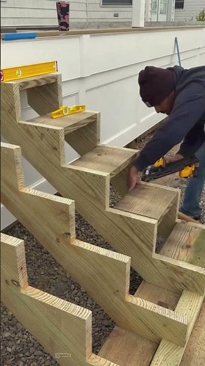 The easiest way to cut stair stringers? #crazy #didyouknow #diy