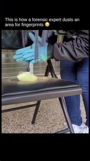This is how a forensic expert dusts an area for fingerprints 😳