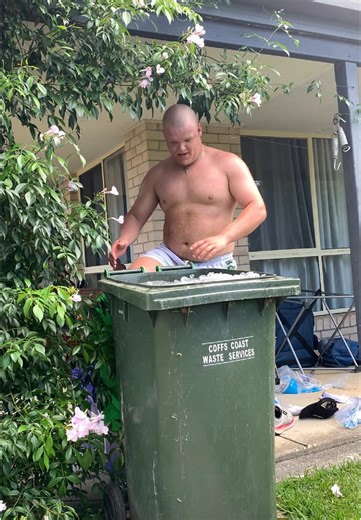 I love cold tubs. #jesusisking #prop #rugby #gym #training #grind #squat