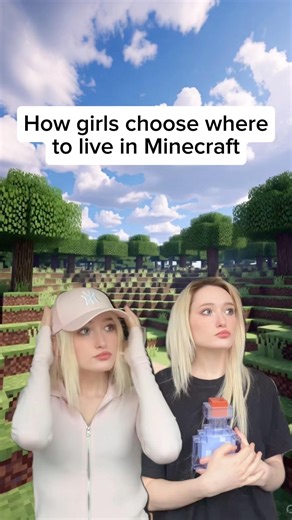 Girls playing Minecraft: 🍒