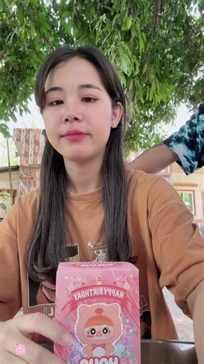 အန်တီသူဇာကို Blind Box အကြီးကြီး ဖောက်ပေးလိုက်တာ🤣