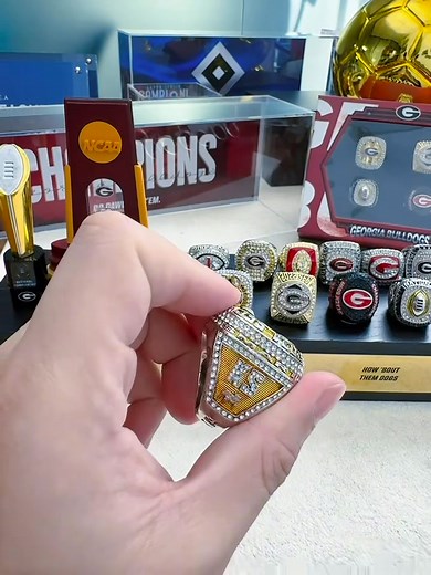 101 reactions · 3 comments |  Georgia Bulldogs Championship Trophy & Ring Display Case Trophy: 10cm Bulldogs’ Championship Glory Perfect Gift for  Fans! | College Sports Trophy | Facebook