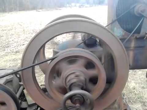 Running Antique oil well pumpjack