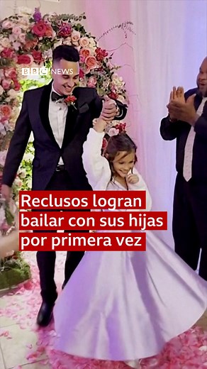 BBC News Mundo on Instagram: "Un baile esperanzador 🩰 Padres con buen comportamiento salieron por un rato de una cárcel en Luisiana, Estados Unidos, para danzar con sus hijas. Para muchos era la primera vez que comparten de esa forma con sus pequeñas. 💃🏻 La iniciativa fue organizada por una entidad sin fines de lucro. Quienes administran la prisión dijeron que fue un día de esperanza para ellos. 💗 #BBCMundo #Familias #Padres #Danza #Baile"