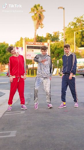 I need friends 😂 DC: @COLOR Tracksuits: @G-Style USA