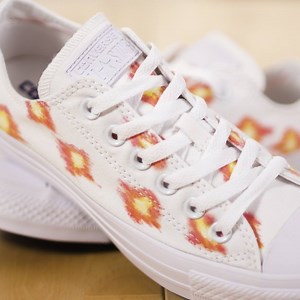 Feeling crafty? You’ve gotta see these super easy, super cute DIY Converse 🎨 http://spr.ly/61898DjAt | Famous Footwear