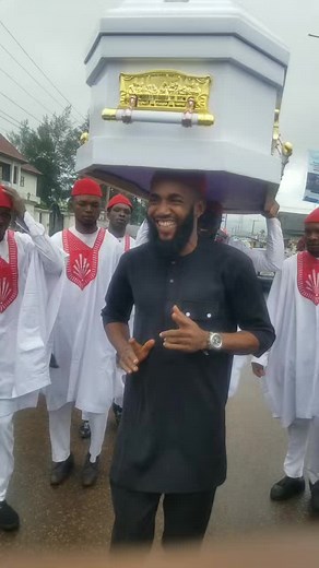 Testing my abido shaker if its still strong. 🤣🤣🤣🤣🤣