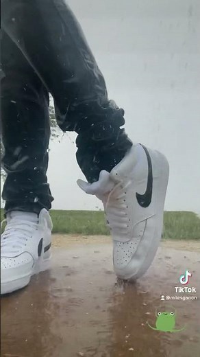 Taking an outdoor shower in my jeans and Nike shoes😎