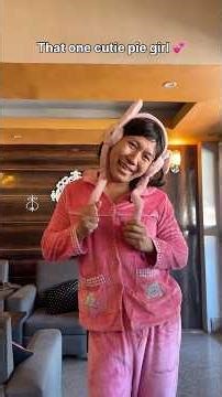 That one trying to be cute wali ladki 😂