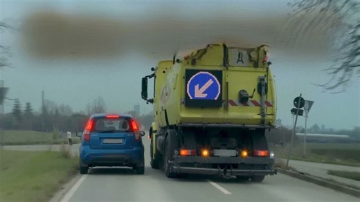 Er versuchte, sich an einem riesigen Lkw vorbeizuquetschen – dann ging alles schrecklich schief