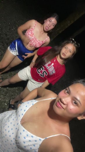 Cherishing Childhood Friends: A Heartwarming Reunion