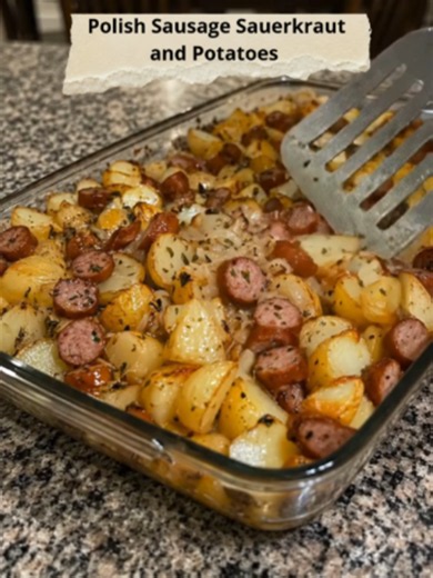 POLISH SAUSAGE, SAUERKRAUT AND POTATOES 🌭🥔 🔥 If you love hearty comfort food, this one hits the spot! Smoky Polish sausage, tender buttery potatoes, and tangy sauerkraut come together in a savory, flavor-packed meal you’ll want to make again and again. 😋 😍 Full recipe is on my page, right under my profile picture ⬆️