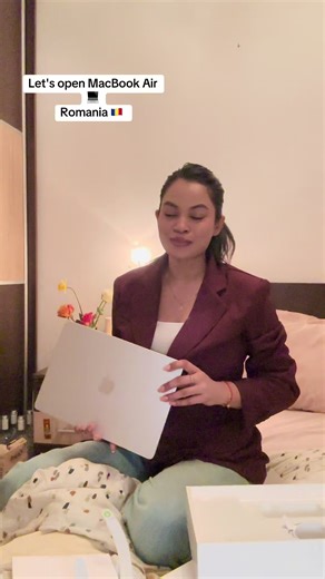 Unboxing the MacBook Air in Romania