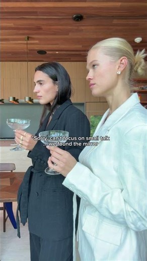 When the reflection giving us more then the conversation lol #lol #friendship #bestfriend