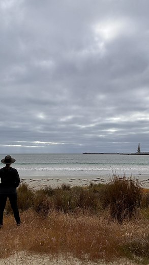 21 reactions · 11 comments | Days 5 & 6 on location: my “weekend” - travel day, and rest day. Road trip, knitting, reading, scoping out the new best coffee place, and lots of walks 量 | Rae Johnston | Facebook