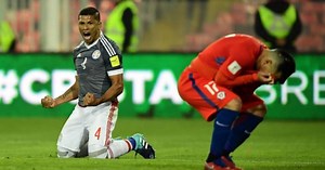 Paraguay golea de visita un Chile irreconocible y se mete en la pelea