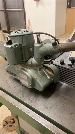 WoodVibe on Instagram: "During the milling process, a dedicated 45-degree chamfer cutter is used, ensuring precise geometry and a clean cut. Since oak is a hard wood species, it is important to correctly select the spindle speed, cutting depth, and maintain a stable feed rate. This helps prevent chipping, burning, and ensures a high-quality surface finish.#woodworking #menuiser#woodworker #diy #woodworking"