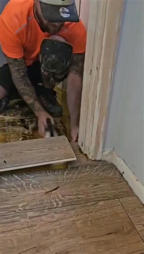 Mark and team hard at work making sure each planks is fitted perfectly 👌 This wood is fitted with the best underlay which is made from recycled car tyres and an insulation layer ♻️ | Calder Valley Flooring and Carpets