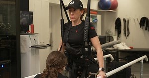 Skull, spine implants helping paralyzed patients walk or move their arms | 60 Minutes