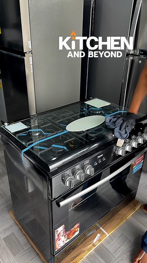 The Ferre 90cm 5-Burner Gas Cooker in black finish is a stylish and versatile cooker designed to meet diverse cooking needs. It features a spacious hob with five burners, including a high-powered wok burner, allowing for simultaneous cooking of multiple dishes. The durable cast iron pan supports provide stability for various cookware, ensuring safety and efficiency during use. This model boasts a generous oven capacity of 92 liters, equipped with a double-glazed door featuring Low-E glass for en