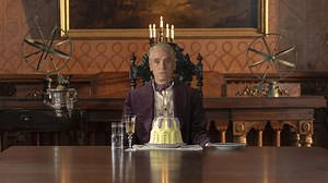 Watchmen: Jeremy Irons, Ozymandias, and the Mystery of Adrian Veidt | Den of Geek