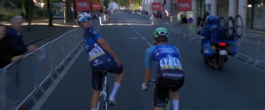 VIDEO. Cyclisme : "Quelle connerie", "faute professionnelle"… Deux Français se regardent et laissent filer la victoire sur le Paris-Tours