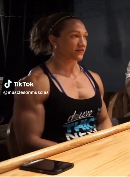 Female Flexing Biceps - Lauren Quinn's Muscle Showcase
