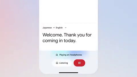 Google Translate 耳机实时翻译正式登陆 iOS 任意耳机可用 支持 70+ 语言不需要买特定耳机，不需要额外下载 App，任何一副带麦克风的有线或无线耳机都能用。打开 Google Translate，连上耳机，点「Live translate」，别人说外语，你耳机里直接听到翻译后的语音。同时，这个功能从之前的 3 个国家扩展到了 12 个国家，iOS 和 Android 同步支持。① 不挑耳机，门槛为零：之前 Google 自己的 Pixel Buds 才能用实时翻译，现在取消了硬件限制。② 翻译保留语调，不是机器人读稿：底层用的是 Gemini AI，不是传统的逐字翻译。它能根据上下文理解语义，遇到俚语、习语不会硬翻。③ 70+ 语言，12 个国家可用支持超过 70 种语言，包括南非荷兰语、阿拉伯语、日语、西班牙语、旁遮普语等。