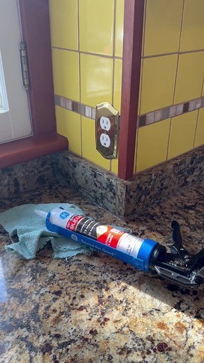 Mejor sellado para cocinas y baños con GE Advanced Silicone 2®