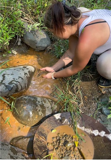 Está arena se llama óxido de oro es muy posible que encontremos oro #rio #oro