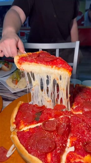 How Little Caesars Won With Cheap Pizza 💀